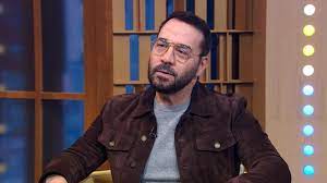 A Star Turn: Jeremy Piven Shines in The Performance post thumbnail image