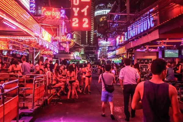 Midnight Feasts: The Ultimate Foodie Tour of Bangkok at Night post thumbnail image